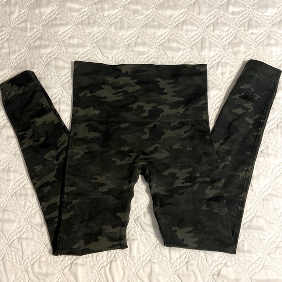 SPANX Pants - Spanx Green Camo Seamless Shaping Leggings